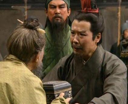 三让徐州的陶谦是真是假,三让徐州中刘备体现了什么