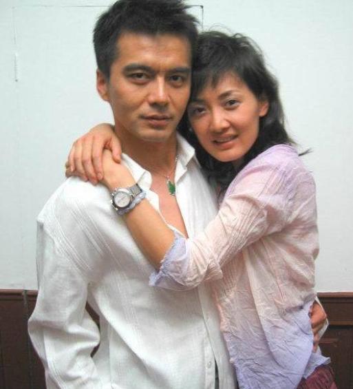 何晴二婚嫁三婚许亚军,许亚军与何晴的甜蜜生活