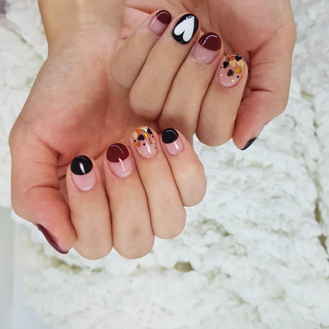 万能的亮片美甲不仅让你的指尖更出众，还会让你拥有好心情哦！