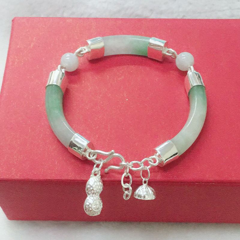 玉手镯坏了别扔，这样处理以后又可以重新佩戴，现在知道还不晚