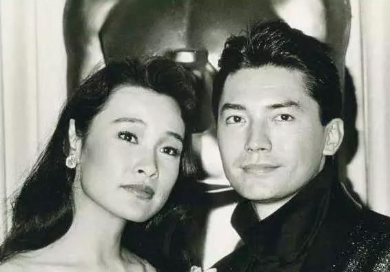 用美貌征服好莱坞的“孤儿”尊龙,晚景凄凉,也被“美国妈”召唤