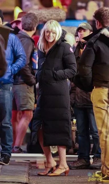 双十一大牌羽绒服打折,双十一购物狂欢节冲锋衣冬