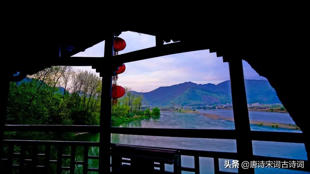 一条江水，有人为它诗，有人为它文，有人为它画，它究竟有多美