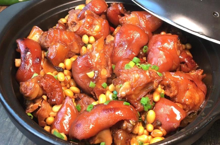 过年了黄豆炖猪蹄是一道好菜,软烂的黄豆炖猪蹄