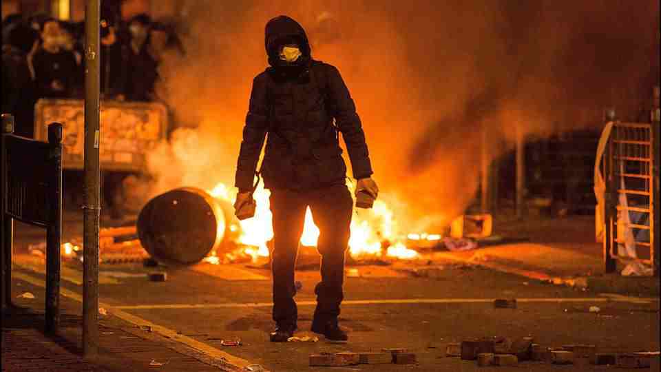 霹雳手段，菩萨心肠丨香港一日