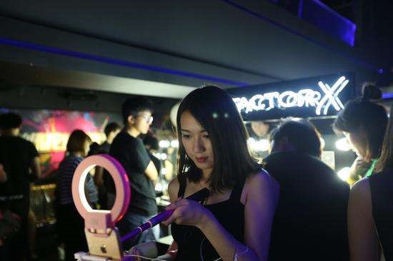 直播赚钱一个月能赚多少钱,直播赚钱一个月