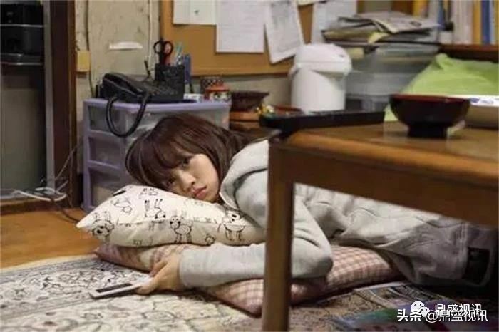 日本城市街道人山人海,农村空空如也城市里学校人满为患