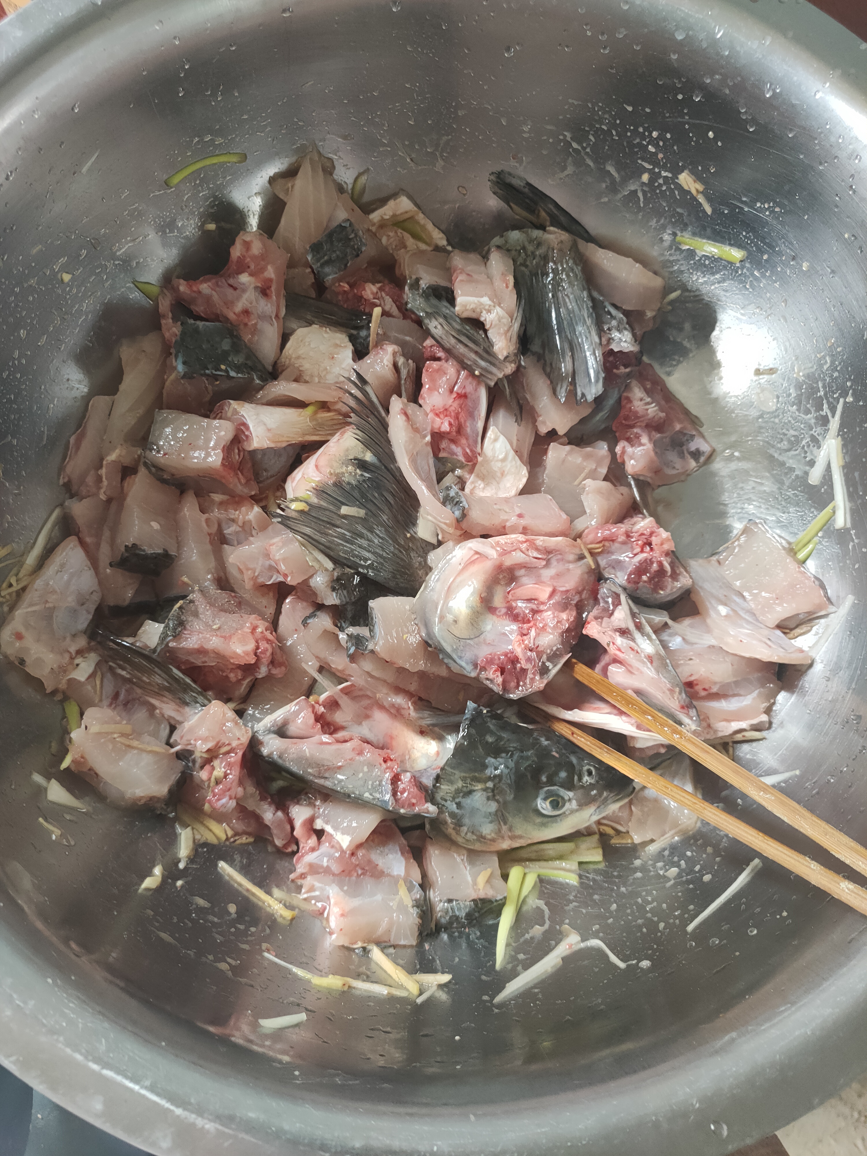 专业大厨教你酸菜鱼的正宗做法,专业大厨教你酸菜鱼正确做法