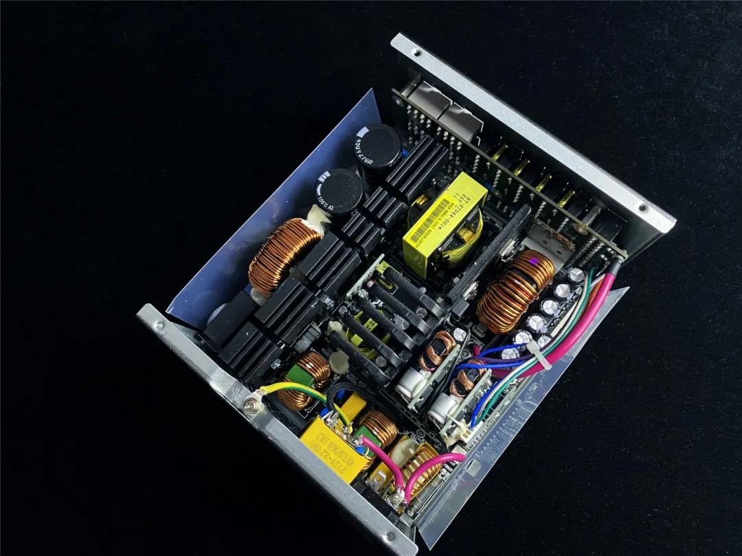 长城巨龙模组电源拆解视频,长城矿龙电源1250瓦重量