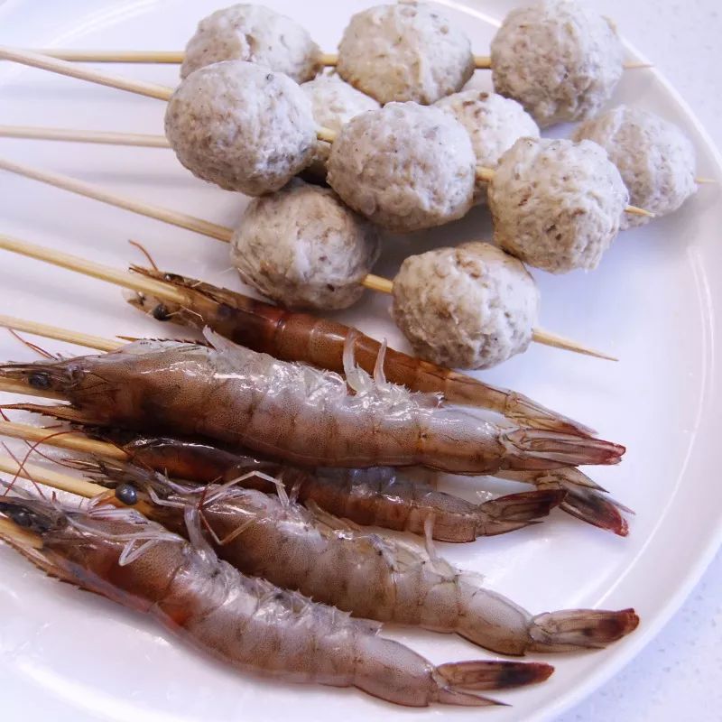 在家自制烧烤邻居家小孩都馋哭了,自己做辣条隔壁小孩都馋哭了