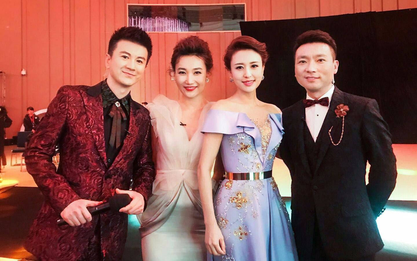 新闻联播播音员李梓萌个人简介,央视新闻主播李梓萌