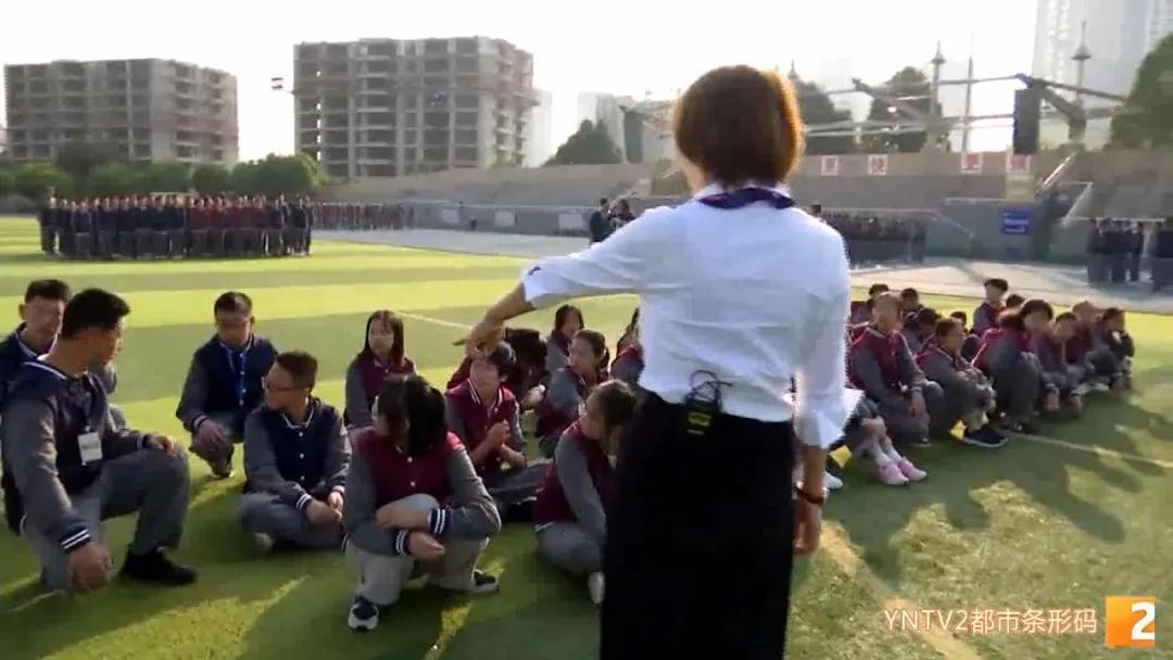 有最严厉的眼神，操最碎的心，她的这*鹰双**眼，是学生最怕的戒尺，也是最难忘的爱