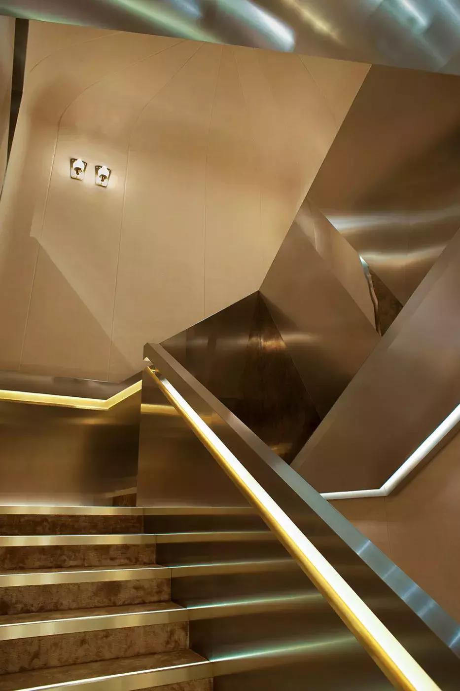 全世界最豪华的奢侈品店楼梯设计，只有大理石才配得上