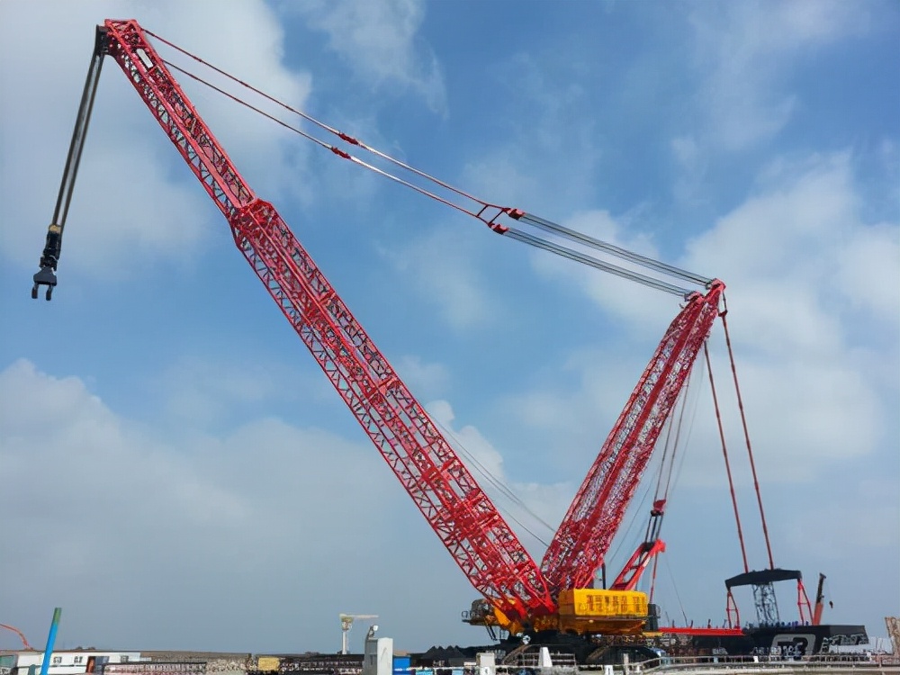 中国工程机械行业崛起,中国最大履带起重机是多少吨