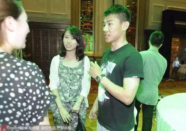 国足太太团集体助威,国足太太聚会