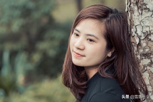 女人在年少懵懂的时候选择了婚姻,女人到中年才知道爱情真的难