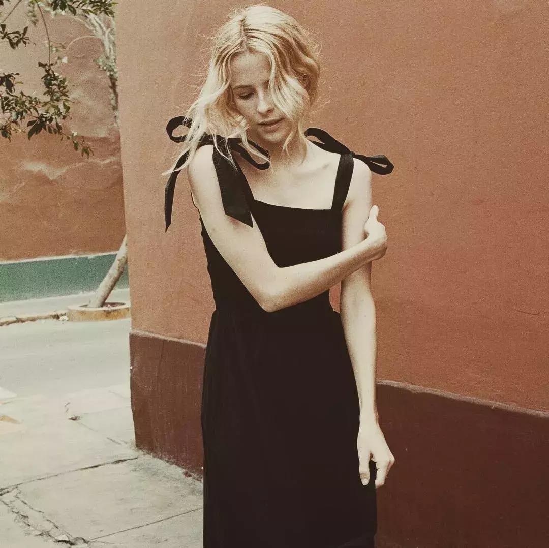 极简衣橱基础内搭,如何打造十年不过时的衣橱搭配