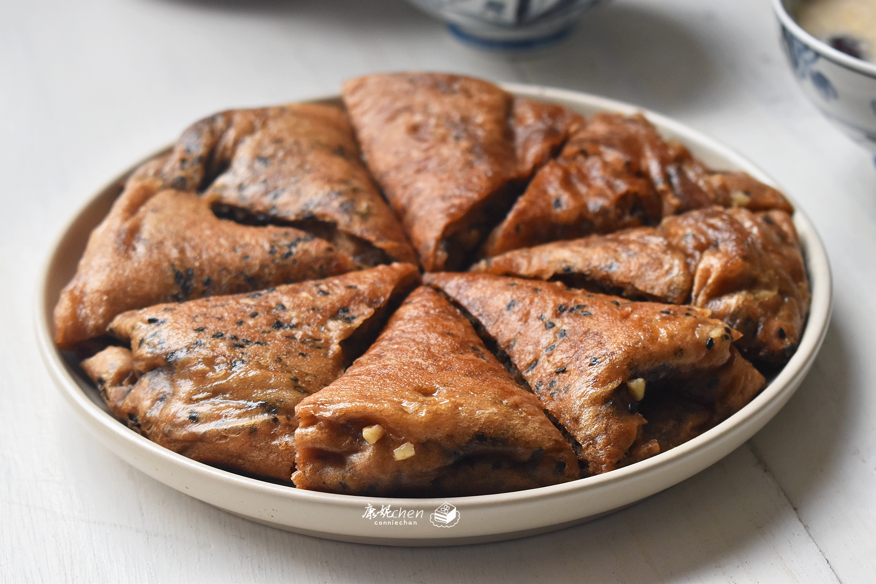 发面饼最懒人做法不用擀面不用烙,手不沾面发面饼的家常做法诀窍