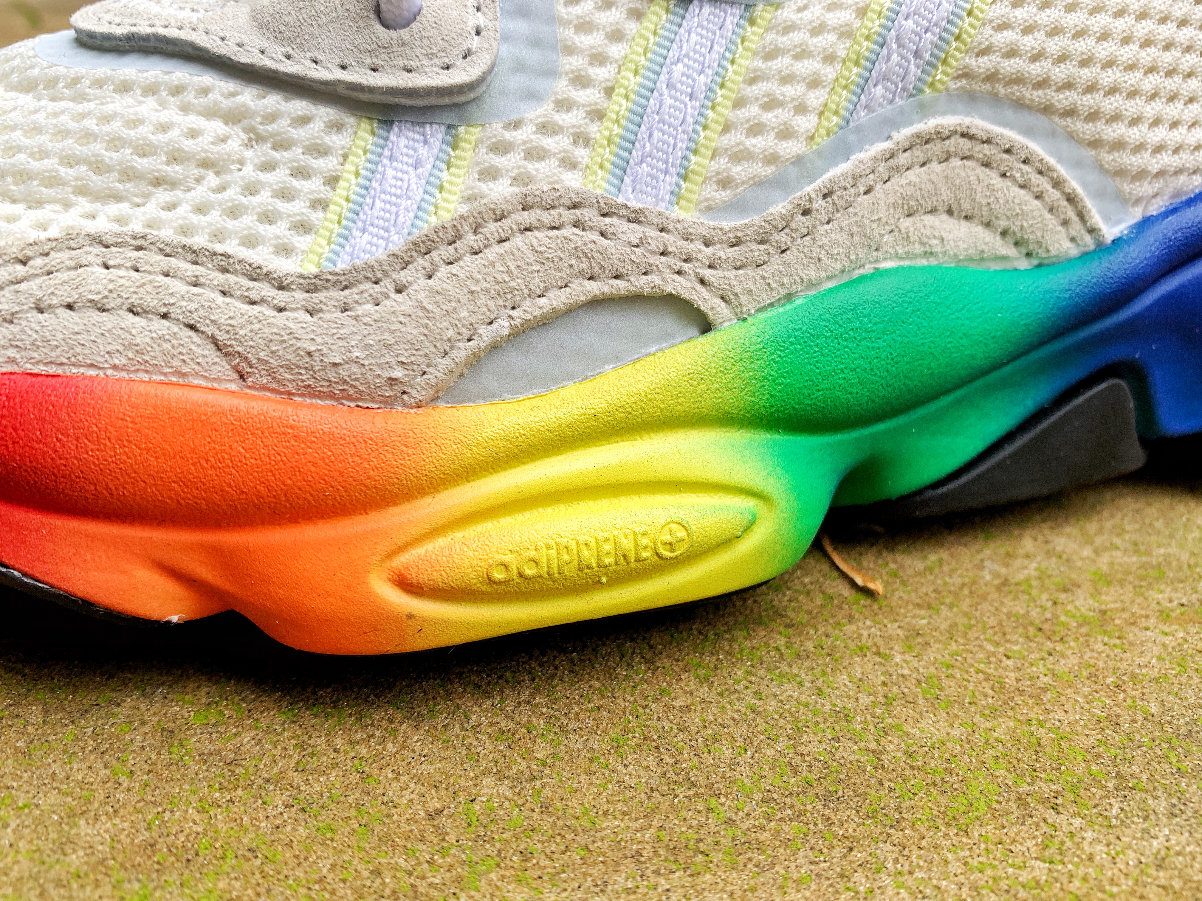 adidas三叶草新款 (三叶草ozweego缺点)