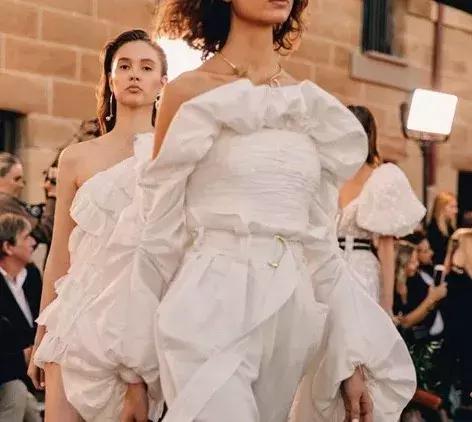 法国巴黎时装周春季限量单品,巴黎时装周宽松款流行