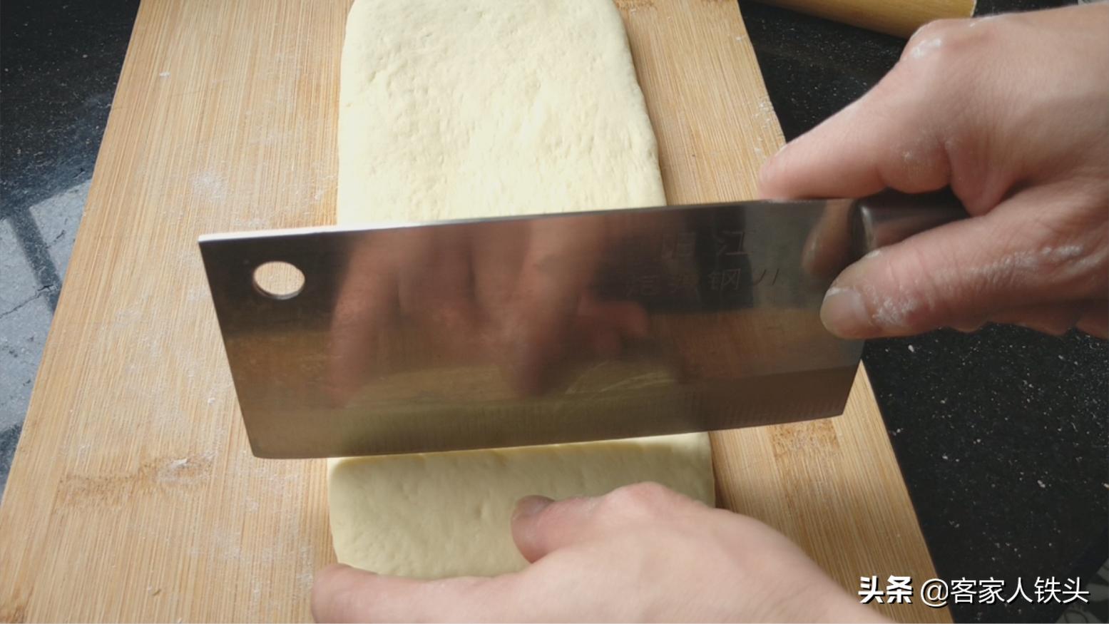 油条不用出去买教你在家制作,早餐不用出去买自制油条