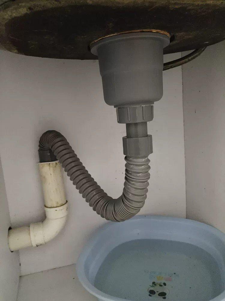 卫生间洗漱台有臭味反上来怎么办,卫生间的排污管反臭味如何解决