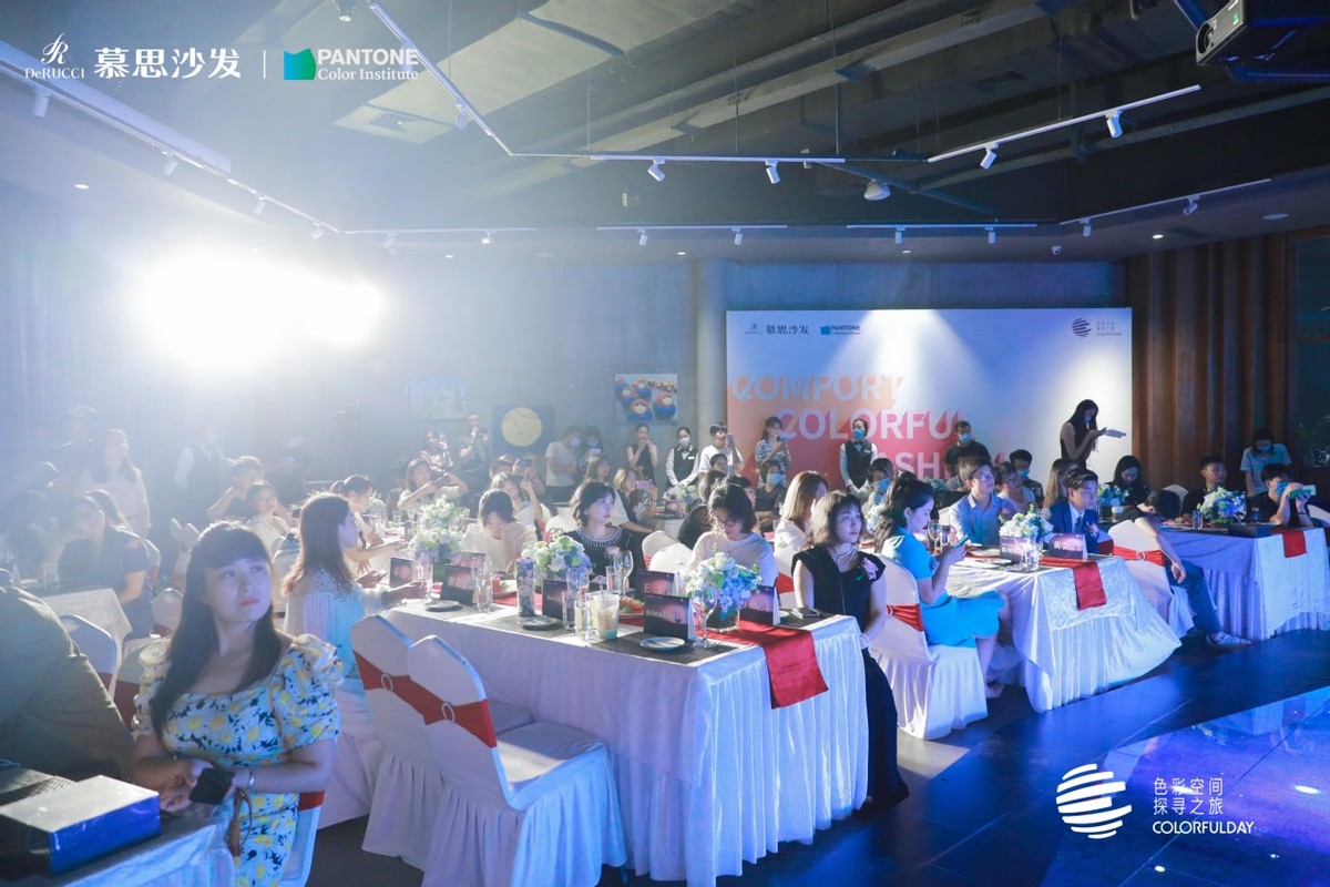 臻彩倾城｜慕思沙发携手Pantone玩转跨界