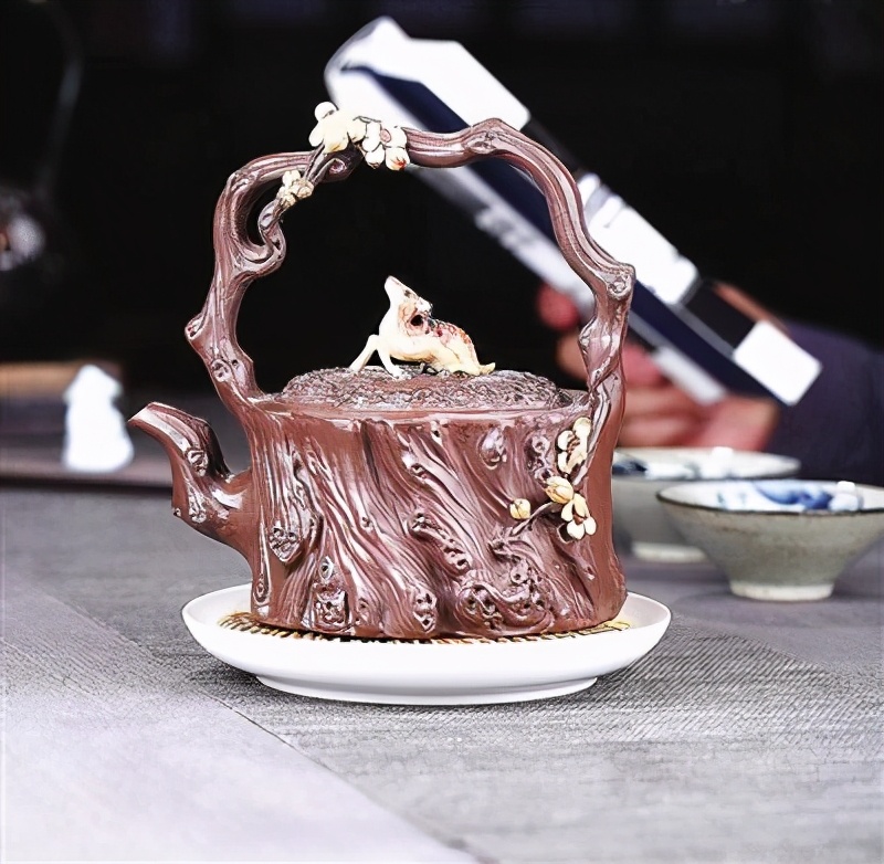 花中藏天地,壶内悬明月——中青年紫砂壶实力派徐红娟作品《生财有鹿》赏析