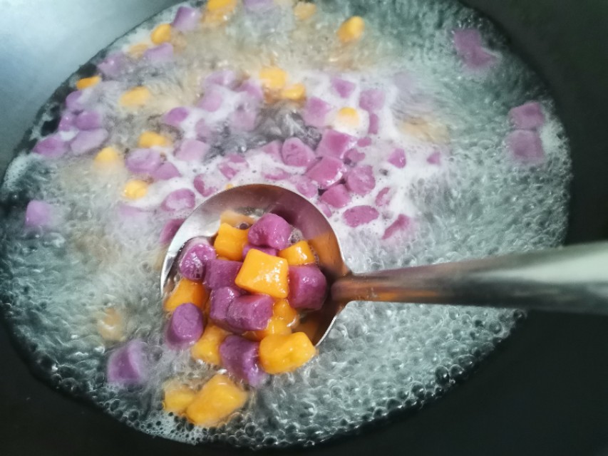 简单好吃的芋圆做法详细步骤,自己制作的芋圆煮出来怎么硬硬的