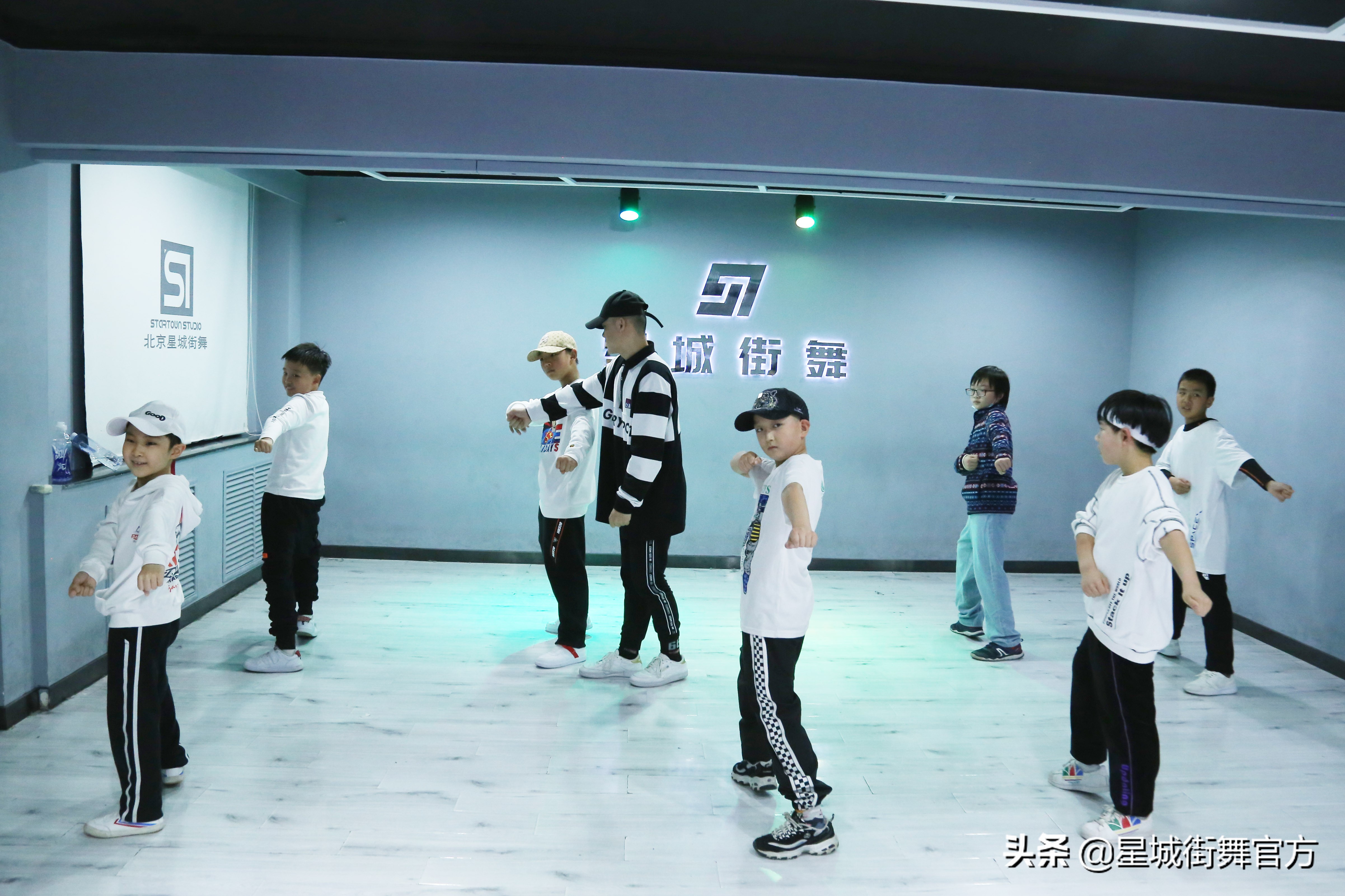 性格内向的小孩适合跳街舞吗,跳街舞跪不下去怎么办