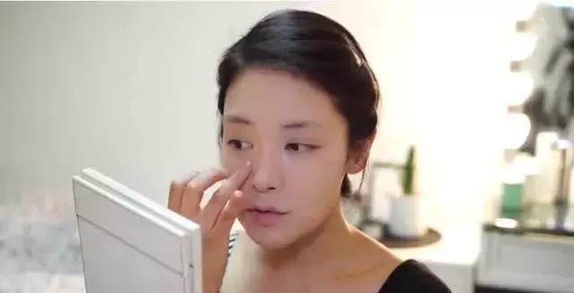 化妆技巧粉底液搭配,化妆技巧遮瑕不卡粉