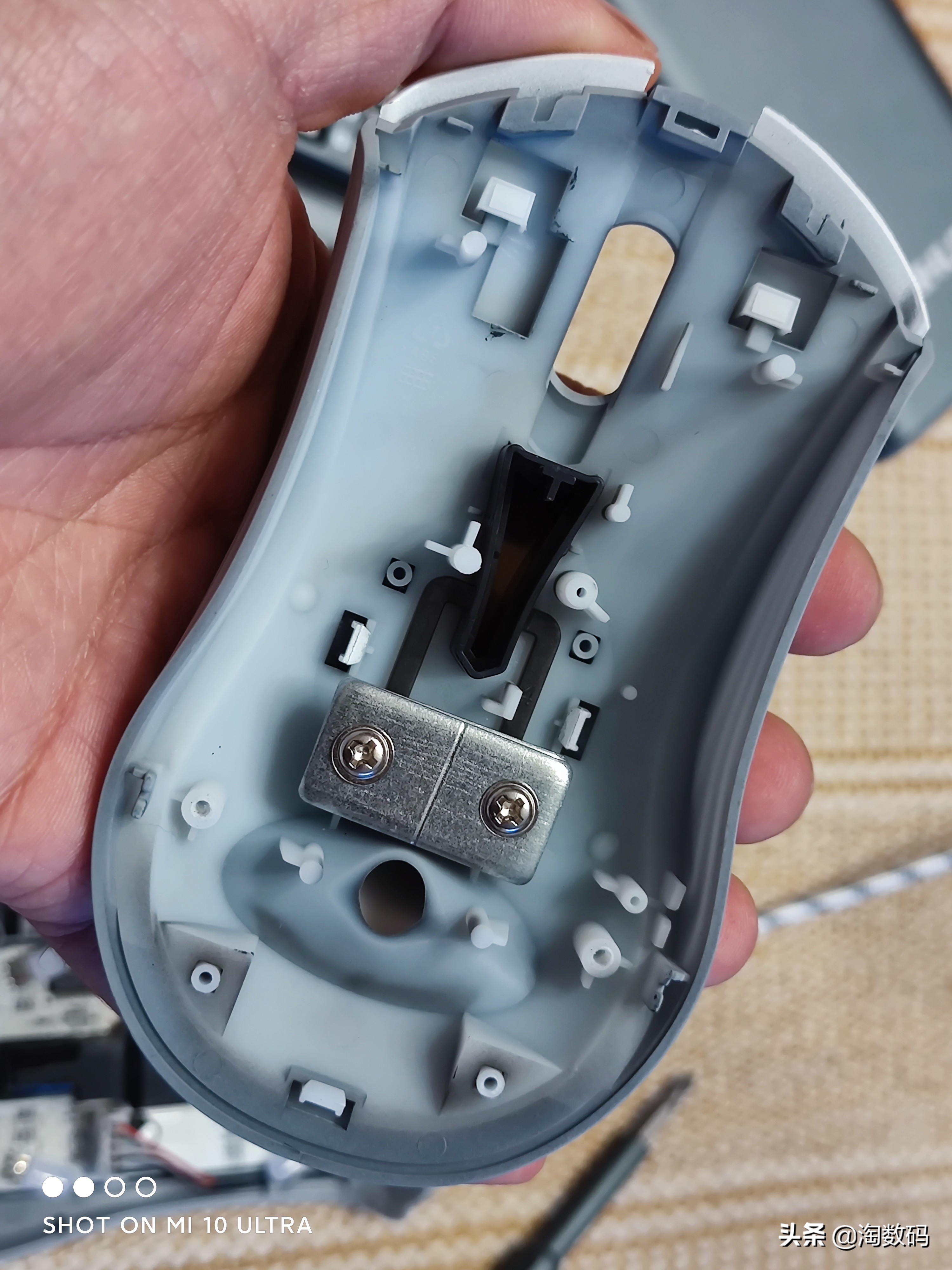 欧姆龙鼠标微动开关盖子如何拆,欧姆龙蓝点微动鼠标