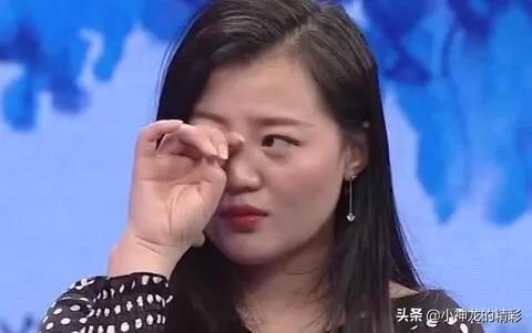 妻子意外看到丈夫聊天记录崩溃了,丈夫上网意外发现妻子另一个账号