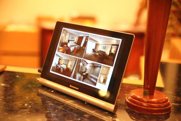 这家酒店有全台唯一「乌龙院主题房」，还能在馆内开赛车