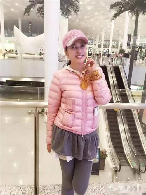 中老年红色棉袄怎么搭配,中老年女怎样穿好看