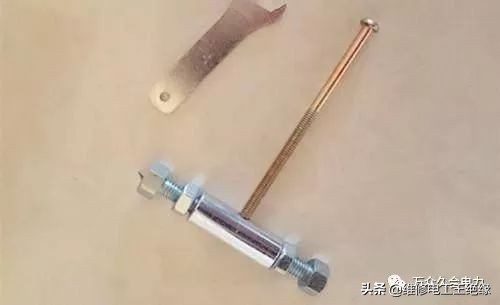 墙壁插座固定的盒子坏了怎么办,墙壁插座螺丝坏后修复方法