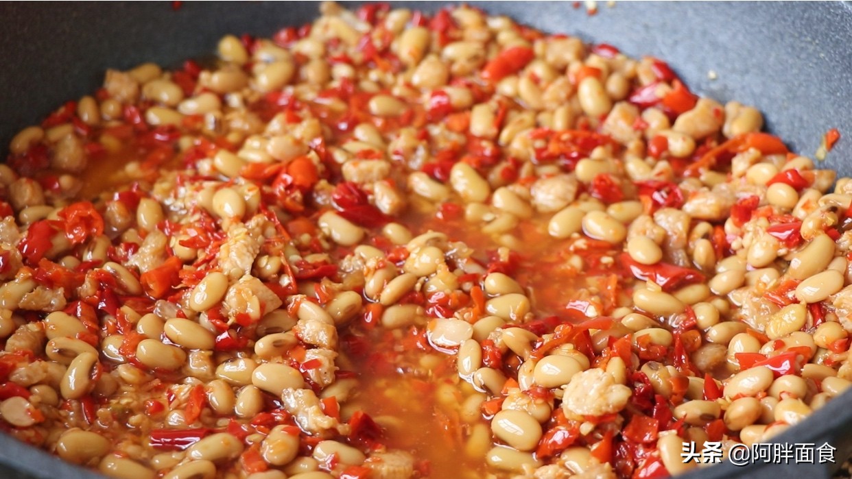 最简单的熬黄豆酱的做法,快速熬制黄豆酱的做法