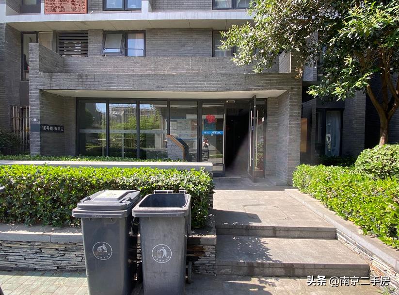 凭实力吸粉!成交破4万/㎡,实探百家湖“网红”神盘