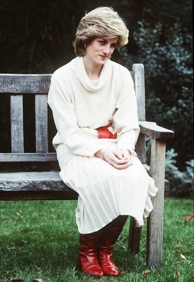 暮光女扮演戴安娜王妃,暮光女神搭配