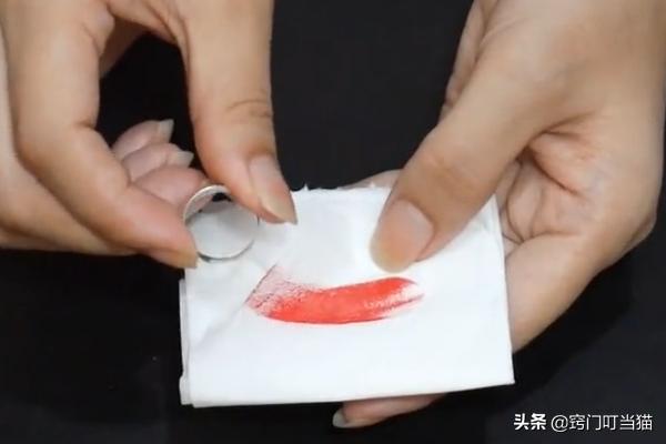 过期的口红千万别扔,口红过期了不小心用了怎么清洗