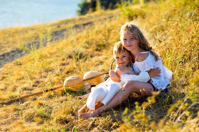 傻春和弟弟接手服装店,傻春弟弟被欺负