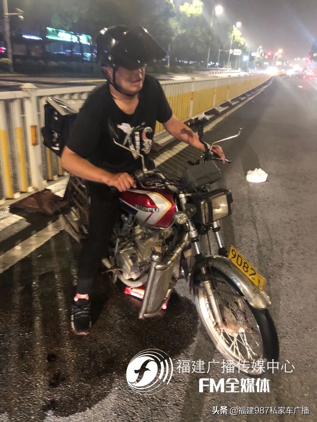 一女子骑共享单车被大卡车撞,开共享汽车被撞了