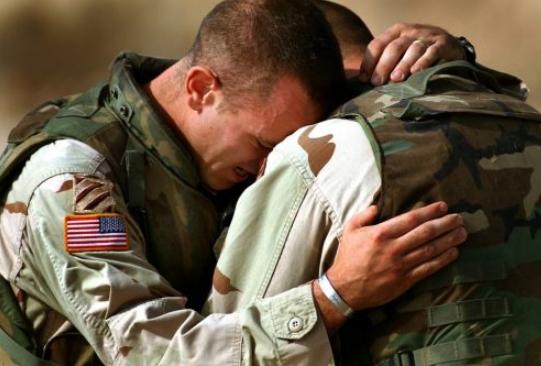 美国人一切向钱看，为了6位数的工资，精神科医生狠心离开部队