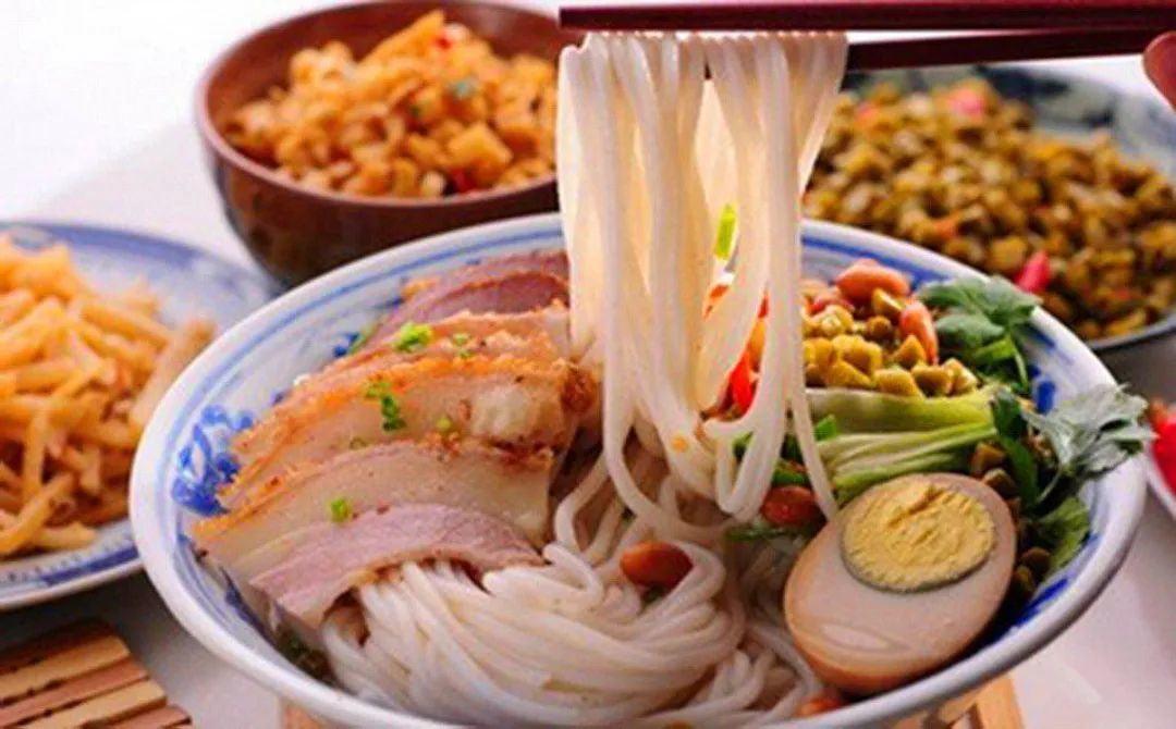 开米线店成功经历,90后餐饮人开一家米线店