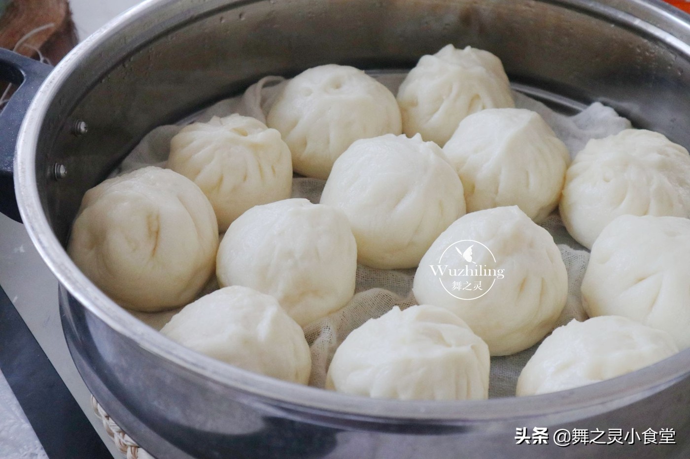 有纯纯的奶香和蛋香的奶黄包,奶黄包真的超好吃