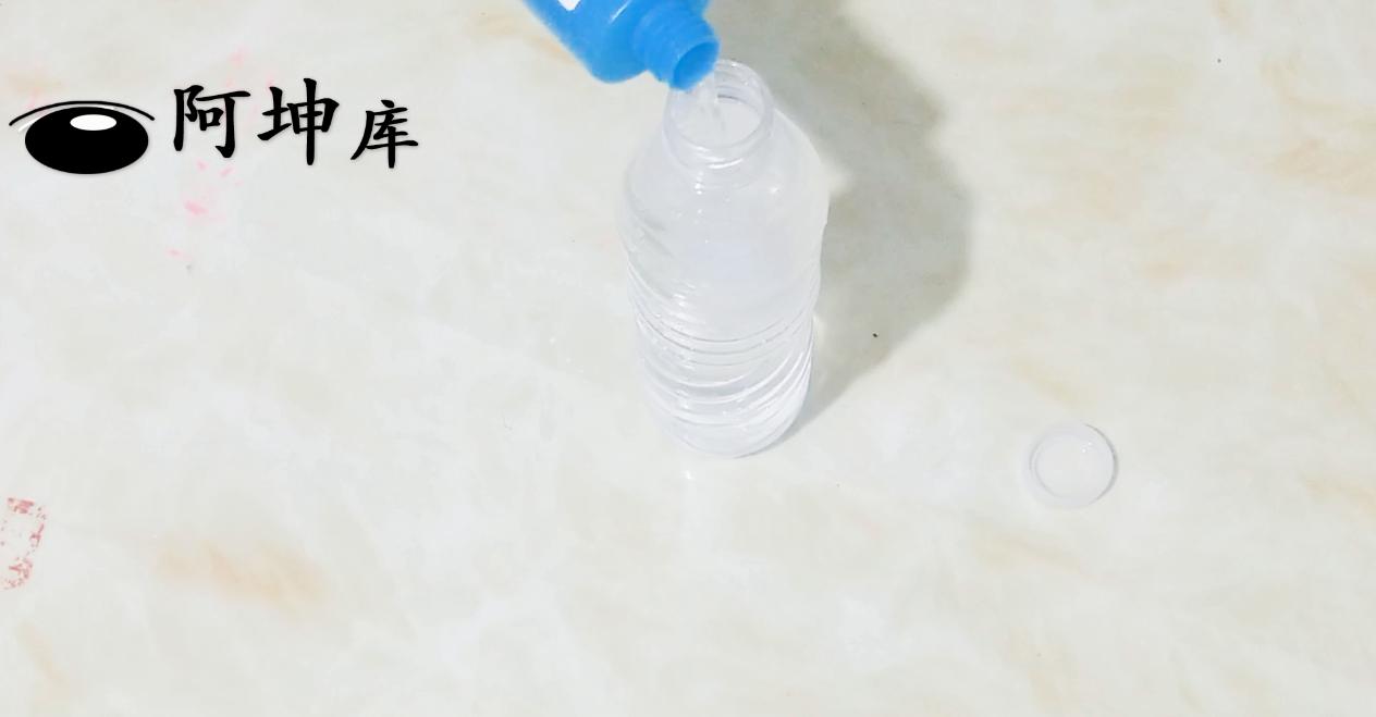 马桶太臭了，放这3样东西，就不会再有异味，每家每户都需要