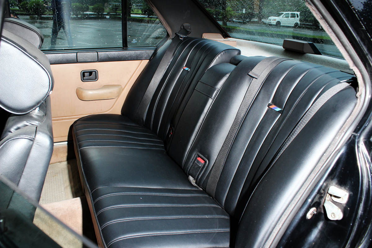 宝马m5帅气逼人,宝马e28m5翻新