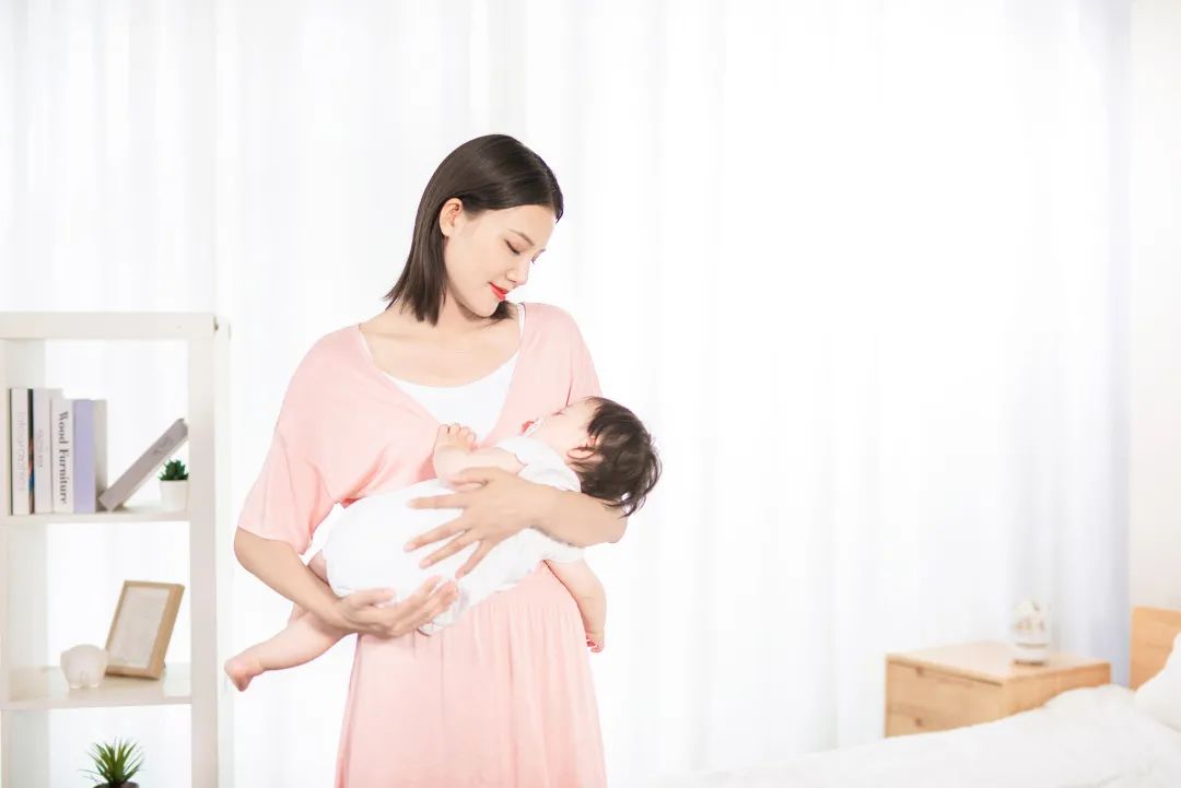 宝宝哭闹不停妈妈应该怎么处理,宝宝频繁哭闹爸爸崩溃