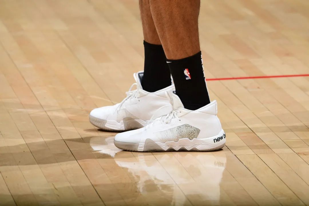 nb现在在国内有旗舰店嘛,nb现在能不能买