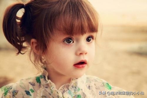 wuli京哥自带小板凳坐火车？围观群众惊：误入战狼3拍摄现场？